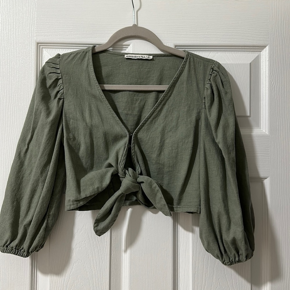 Abercrombie & Fitch Puff Sleeve crop